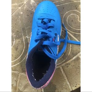 FILA Blue Childrens Size 5 Low Top Sneakers